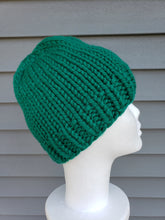 Load image into Gallery viewer, Kelly green beanie. No pom.