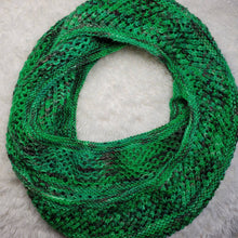 Load image into Gallery viewer, Autopilot Cowl - Sparkling Green and Red - Infinity Scarf