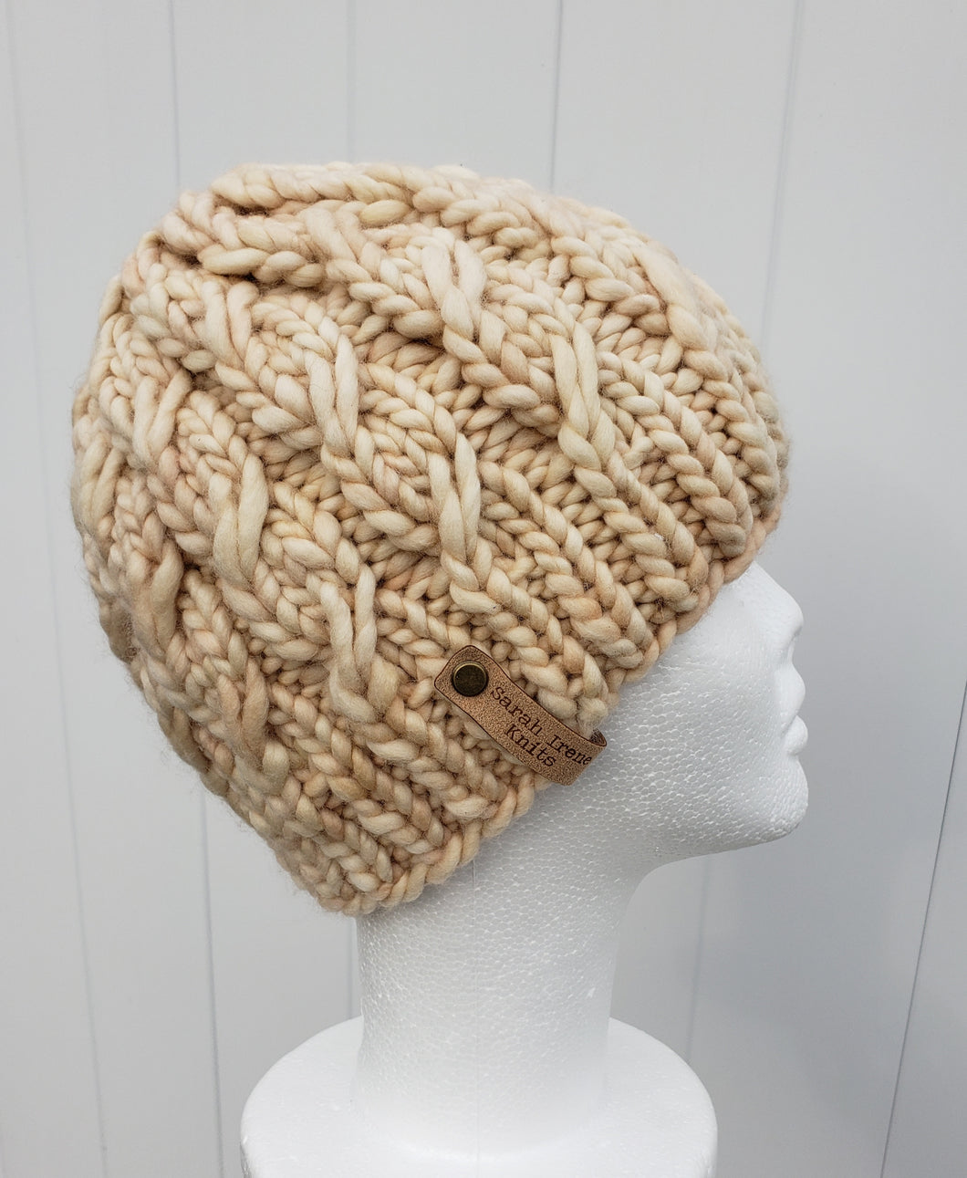 Cable effect beanie in beige cream color. No pom.